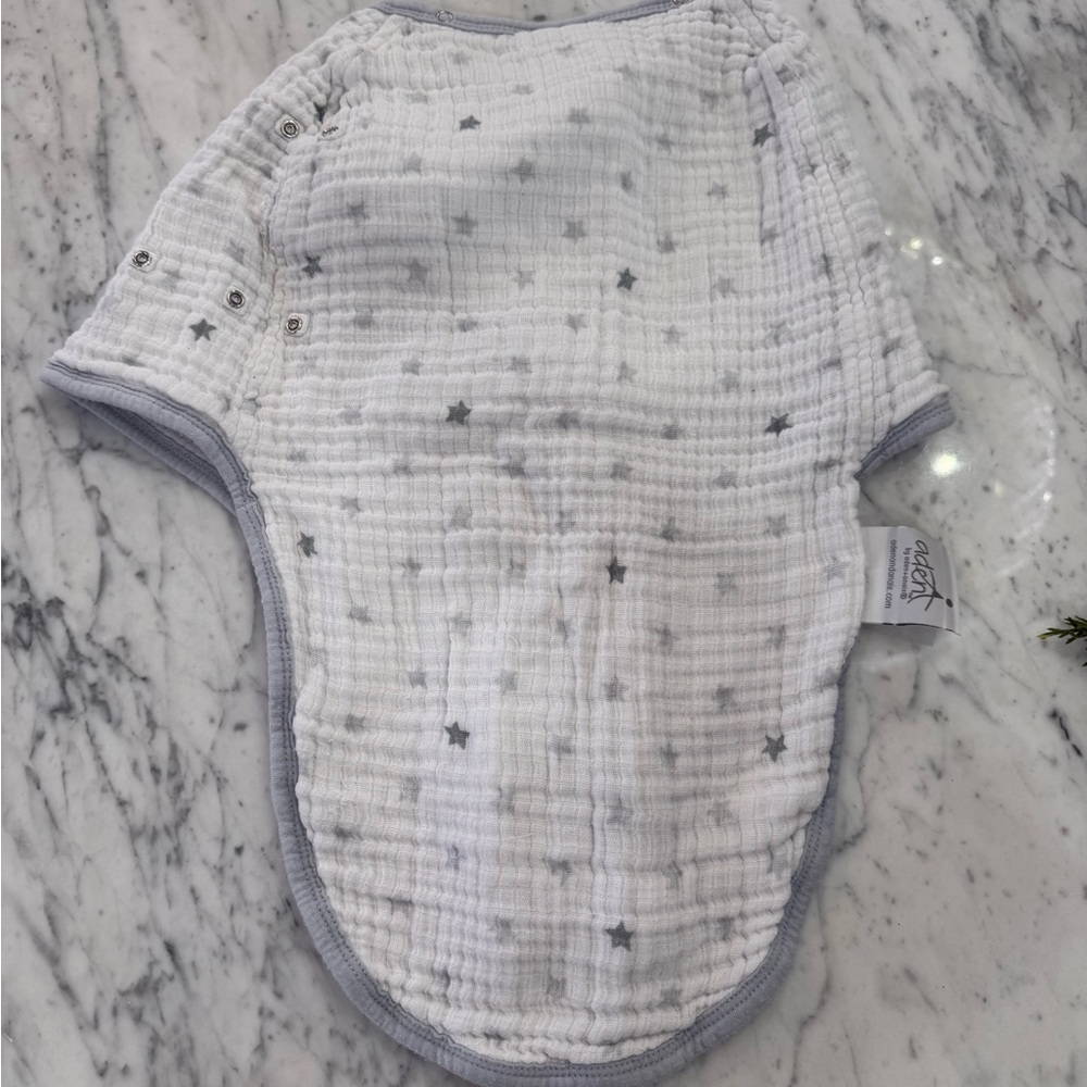 aden + anais Starry White and Gray Muslin Swaddle Buttons - Picture 4 of 5